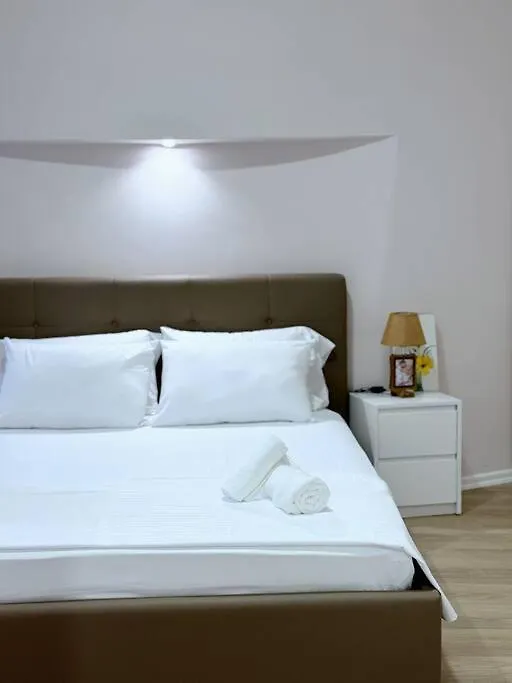 Aem 1 Bedroom Apartment Apt #9 골렘